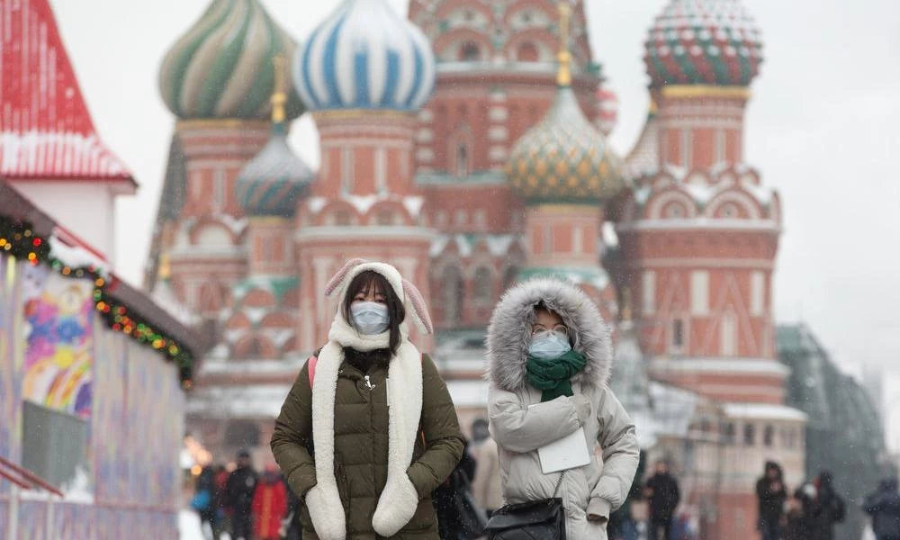 Ρωσία: Τον Νοέμβριο αναμένεται να αρχίσει η παραγωγή εμβολίου για τον κορονοϊό
